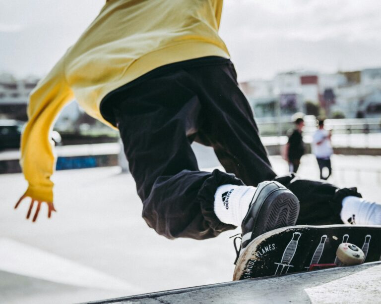 pablo guerrero mZyU sNdKvM unsplash Person skater på rampe
